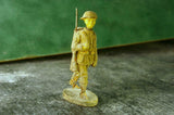 COMPOSITION ELASTOLIN WW World War II British Army Marching w Rifle ~7cm F - atonal.se