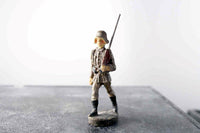 COMPOSITION Elastolin WWII World War German Soldier w Rifle Marching ~7cm b D - atonal.se