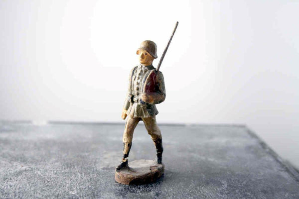 COMPOSITION Elastolin WWII World War German Soldier w Rifle Marching ~7cmD - atonal.se