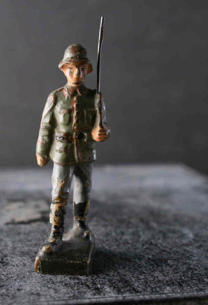 COMPOSITION LINEOL WWI World War Red Line German Marching w Rifle 3 ~6,5cm O - atonal.se