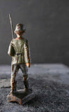 COMPOSITION LINEOL WWI World War Red Line German Marching w Rifle 3 ~6,5cm O - atonal.se