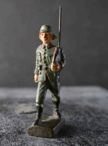 COMPOSITION LINEOL WWI World War Red Line German Marching w Rifle ~6,5cm O - atonal.se