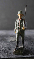 COMPOSITION LINEOL WWI World War Red Line German Marching w Rifle 9 ~6,5cm P - atonal.se
