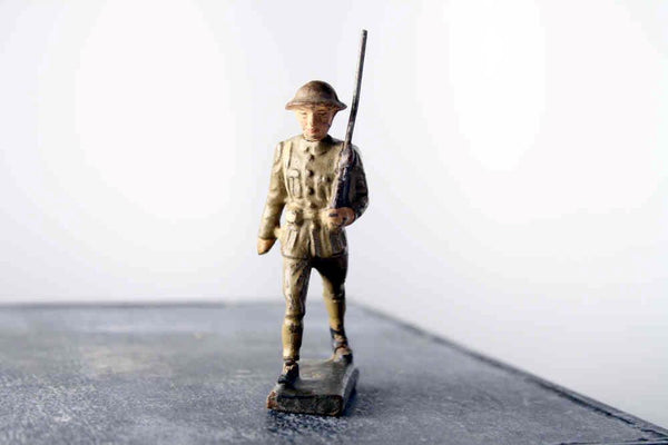 COMPOSITION LINEOL WWII World War British Marching Rifle by Sholder ~7cm D - atonal.se