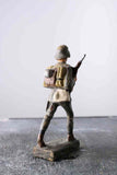 COMPOSITION LINEOL WWII World War German Soldier Marching Rifle Over Ches ~7cm K - atonal.se