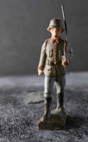 COMPOSITION LINEOL WWI World War Red Line German Marching w Rifle ~6,5cm P