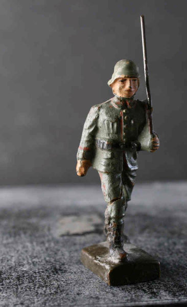 COMPOSITION LINEOL WWI World War 1 Reichswehr  German Marching With Rifle 2 O