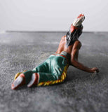 COMPOSITION PLASTINOL Wild West Indian On Ground Sneaking w Knife ~7cm G - __ATONAL__