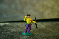 CRESCENT Swoppet WW Wild West Cowboy Standing Holding Rifle Yellow Top Purple Leg - atonal.se