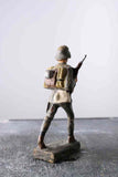COMPOSITION LINEOL WWII World War German Soldier Marching Rifle Over Ches ~7cm K - __ATONAL__