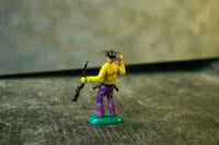 CRESCENT Swoppet WW Wild West Cowboy Standing Holding Rifle Yellow Top Purple Leg - atonal.se