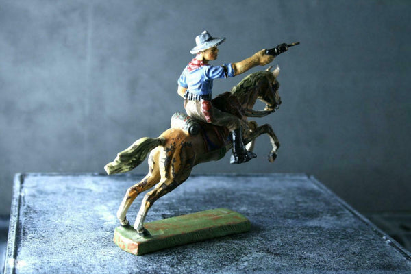 COMPOSITION ELASTOLIN WW Wild West Mounted Cowboy Shooting Gun Right ~7cm L - __ATONAL__